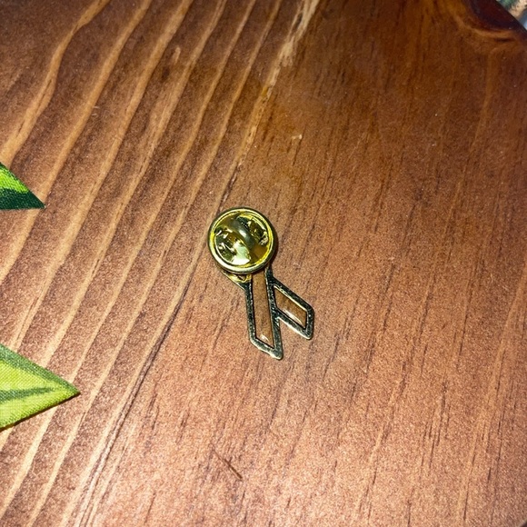 Survivor Ribbon Collectible Pin / Pinback / Lapel Pin - Picture 2 of 2